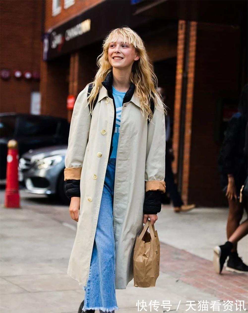 穿搭 “风衣+阔腿裤”,才是今年最显瘦的穿搭,时髦优雅,长肉也不怕