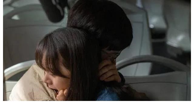 播两天断更5天,热度仍全网第一,《开端》惹央媒质疑:好看在哪