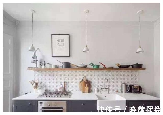 厨房|厨房别做吊柜了，不实用还碰头，找两块板子装上去，省钱方便多了