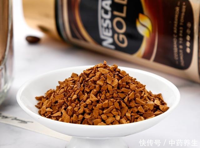  超市4种“低价”咖啡，被导购放在货架最底层，味道却不输星巴克