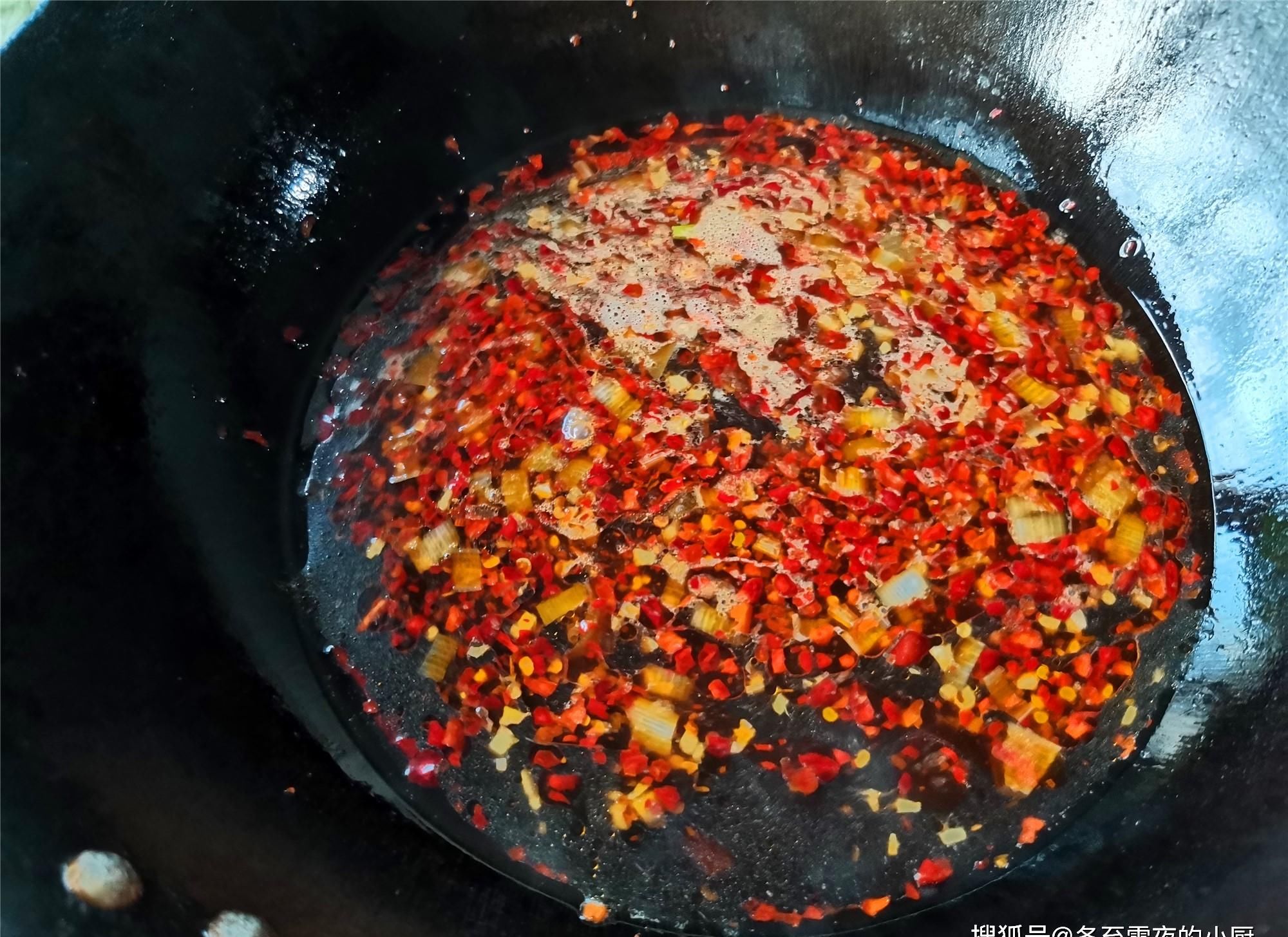 一块豆腐，不用放肉，东北老式麻辣豆腐做法，豆腐鲜嫩，好吃下饭