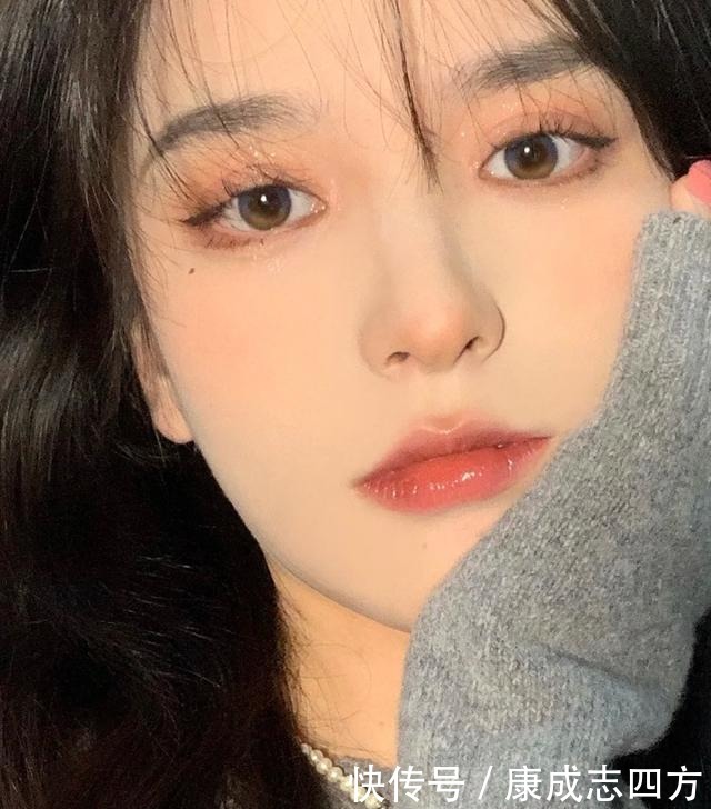 性价比|过年怎么能没有一盘趁手的眼影!性价比高颜色也好看,学生党必备