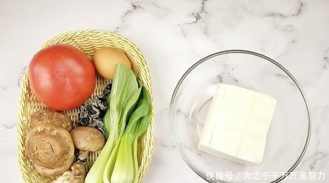 美观|做豆腐菜,入锅前多一步,豆腐入味“不易碎”,美观滑嫩又好吃