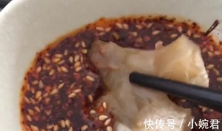 猪皮|熬猪皮冻时, 仅用猪皮已过时, 多放1样东西, Q弹爽口肉香味足!