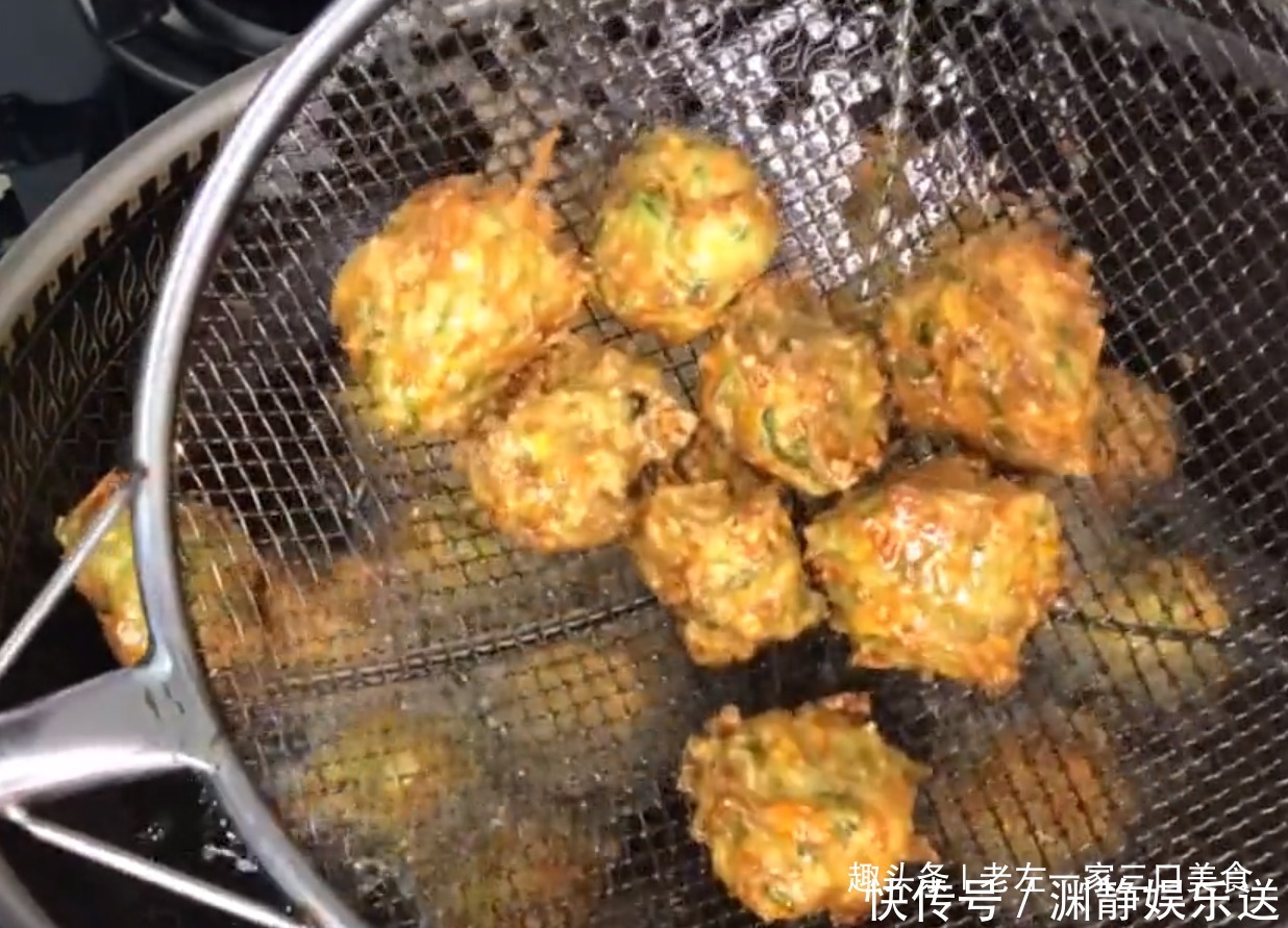 萝卜丸子最正宗的做法,一滴水都不加,学会这方法酥脆不油腻