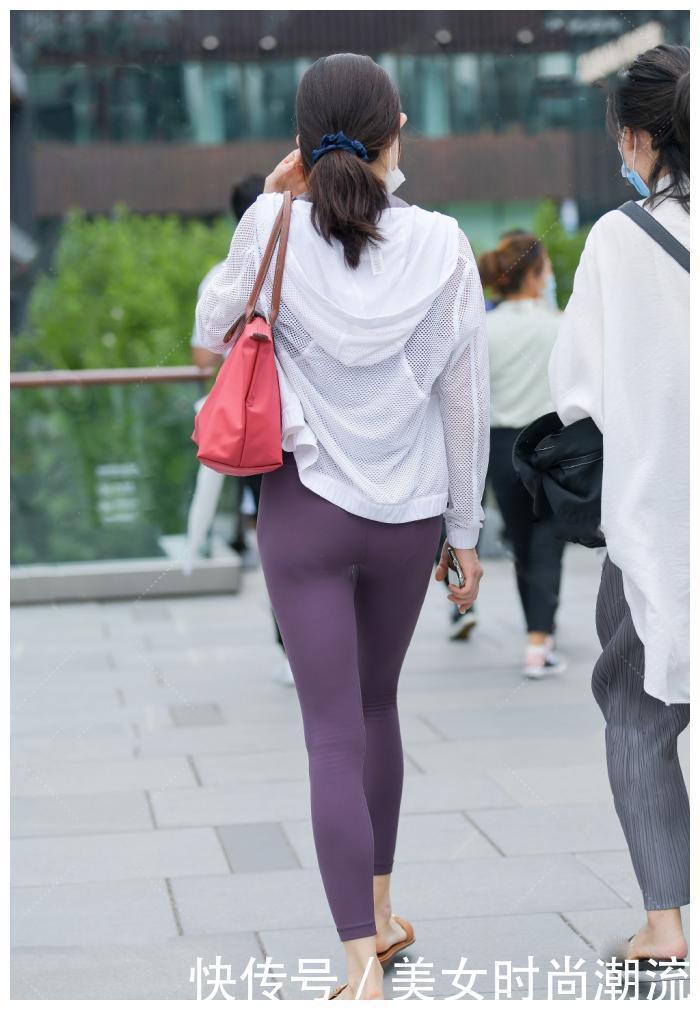 身材|粉色的运动裤, 裤子属于富有弹性的款式, 体验到舒适自在的感觉