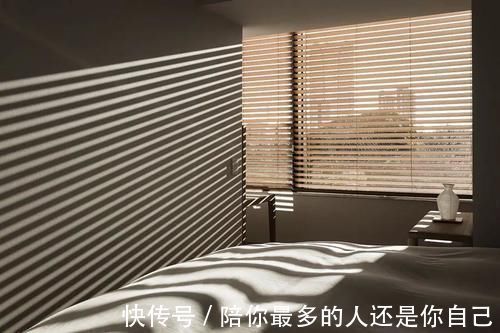 灰色|木色+白色原来不是绝配，搭配灰色的156太舒服了！
