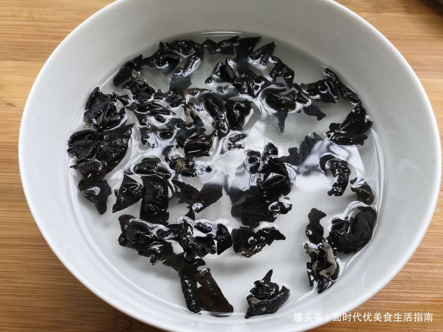 木耳新吃法,3分钟就出锅,咸香酥脆,比肉还好吃,饭店都吃不到