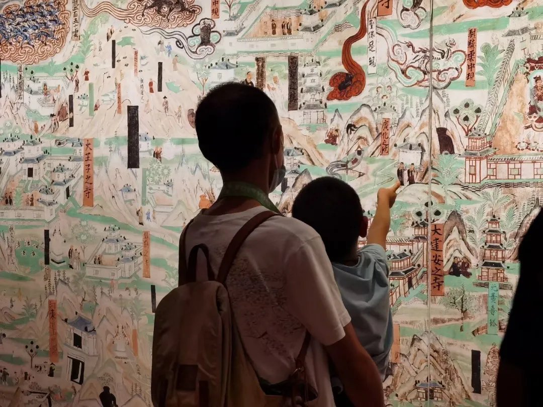 石窟#大美敦煌“飞”入沪上百年建筑，数字化技术“复活”石窟壁画