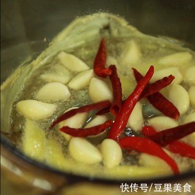 走,嗦粉去!给你做一碗超勾人食欲的大片牛肉米粉