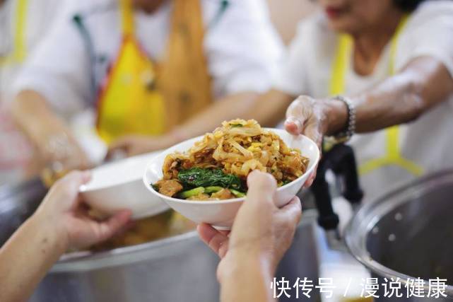 睡眠质量|晚饭不吃,饿治百病?不吃晚饭的好处,医生眼里只有这一条