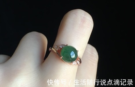 翡翠戒指@购买了翡翠戒指之后,可不是乱戴的,你知道其中的说法吗!