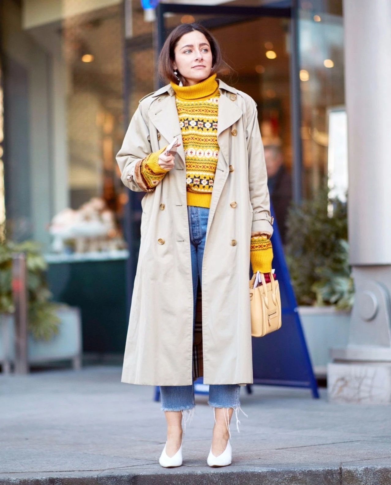 过了40岁的女人别穿得太花哨，多穿4种''简约色''，减龄又显白