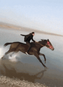 |搞笑GIF:我都不敢这么p,她却敢这么长!