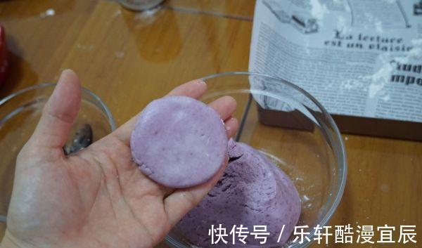 豆沙|夜市地摊需要排队才能买到的紫薯豆沙饼，在家10分钟能做1大盘