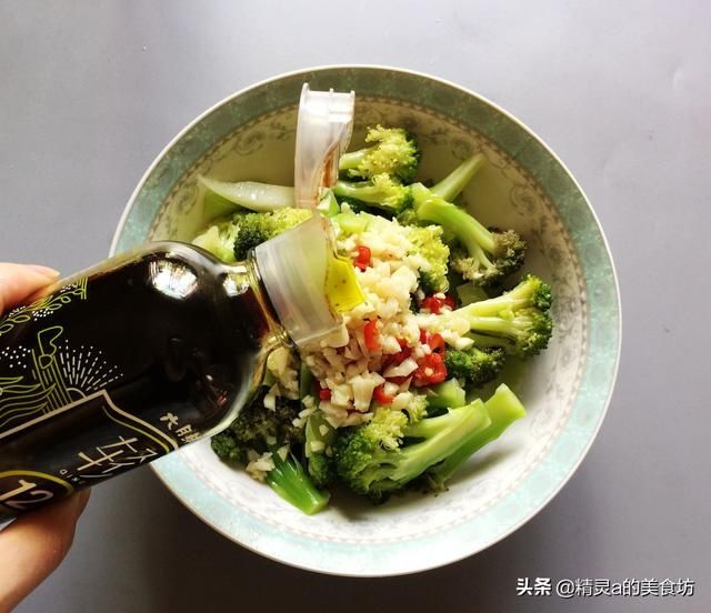 好吃|“蔬菜皇后”非它莫属，5元钱一斤，一焯一拌超美味，好吃又营养