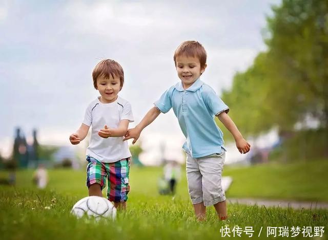 自作自受|儿子深夜发高烧,医院排800多号,宝妈心急投诉,医生:自作自受