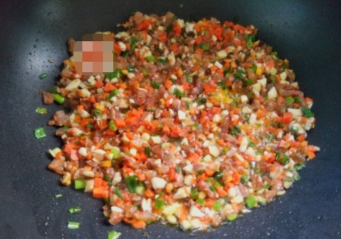 教你一个面食新吃法，一炒一蒸，简单美味，好吃又好看！