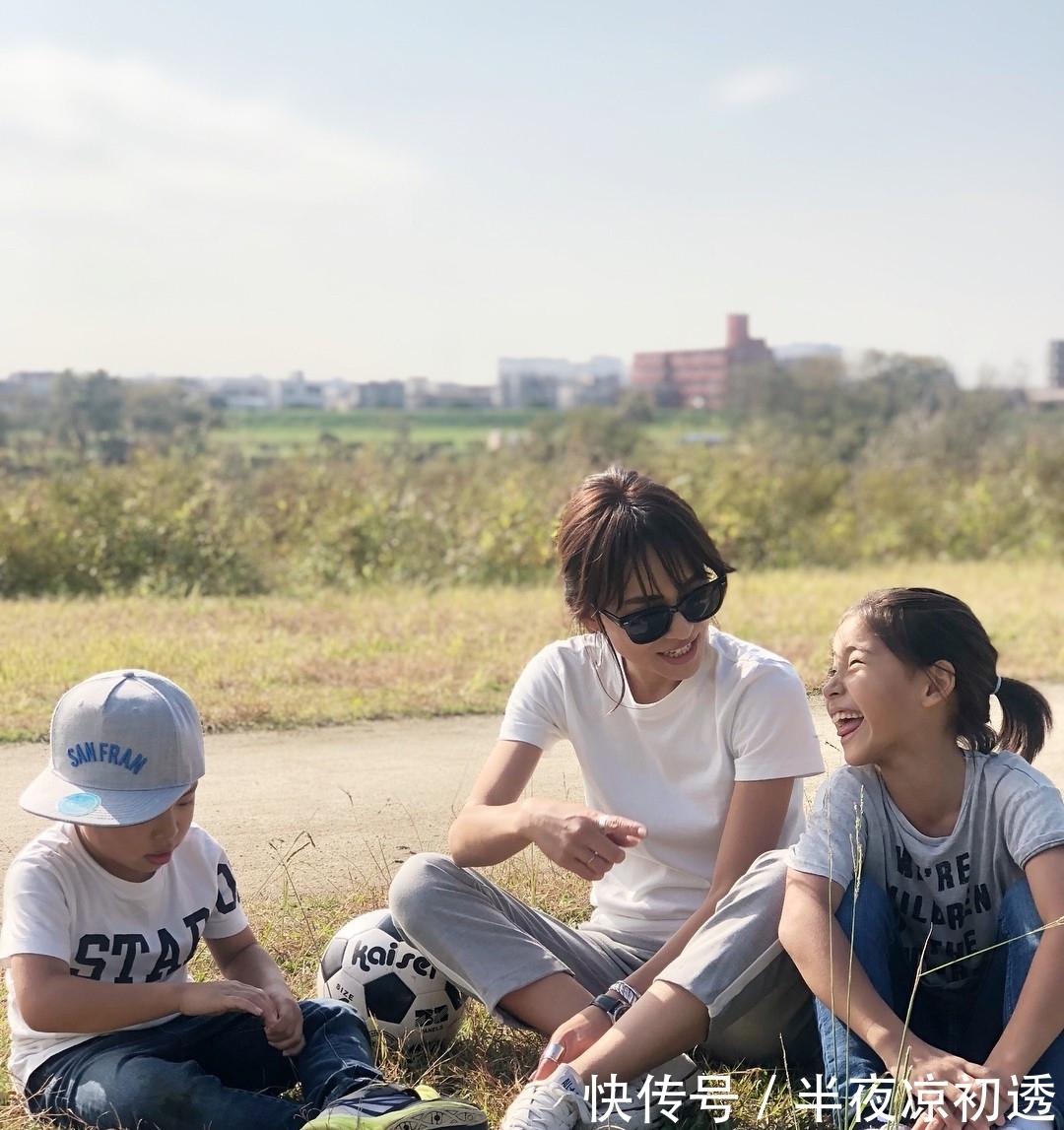 中年 日本时尚博主的“中年穿搭”:简约气质,引爆关注