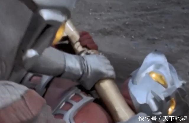 雷欧其实打过赛文3次，一次拿鞭子抽，一次用枪将他打倒在地！