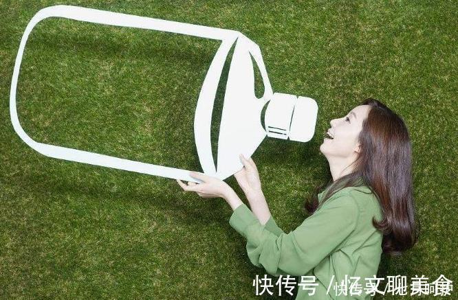 营养物质|喝水为免费的“长寿药”,2个时间段尽量别喝水,为健康早知早好
