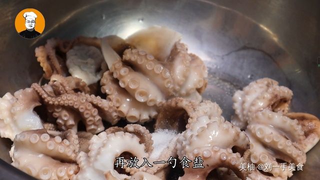  八爪鱼怎么炒好吃？老刘教你饭店的做法，鲜嫩下饭又简单