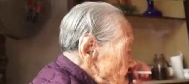 喝酒|104岁老奶奶,一天5包烟、1斤白酒劝我戒酒的医生,早都死了