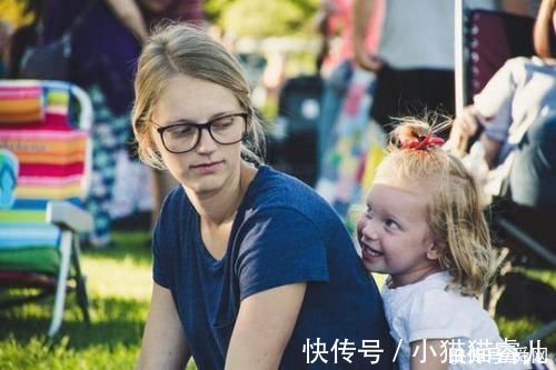 童童|孩子从小跟两类人睡是他的福气,长大后会很优秀