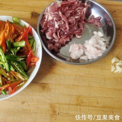 鲜肉丝|零失败青椒肉丝，大厨原来这么好当
