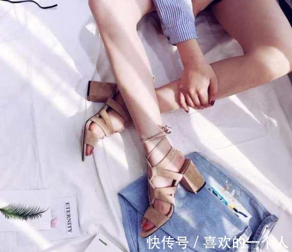 大长腿 女神气场全开,一双靓丽高跟凉鞋让你惊艳众人!