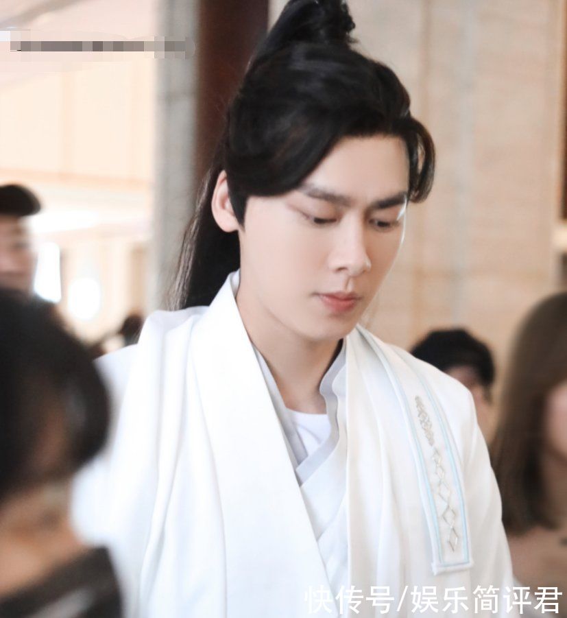 团宠|又一悬疑综艺来袭,张哲瀚李易峰加盟还不算,唯一女嘉宾是真团宠