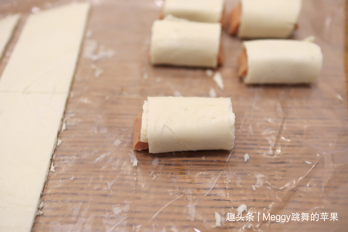 用手抓饼做的午餐肉酥皮卷,8分钟出锅酥嫩嫩,省事又好吃