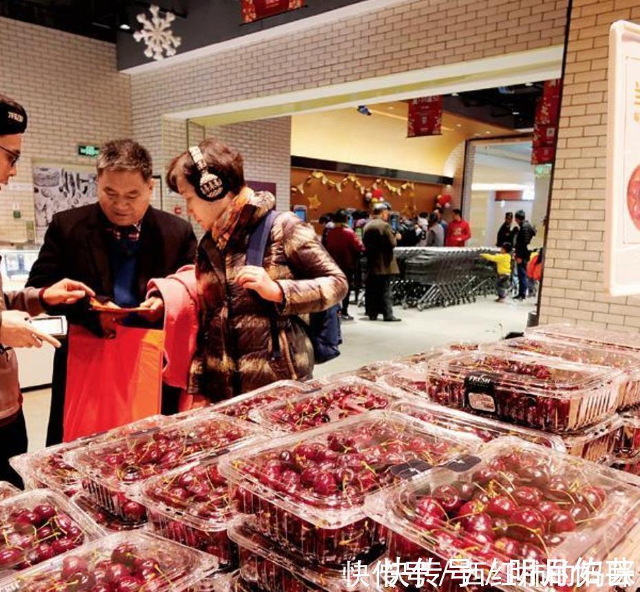 婷婷|孙女不停试吃车厘子,导购员怒斥''没教养'',奶奶的回答让人无奈