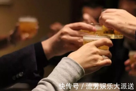 更年期|女人过了45岁要管住嘴，3种食物要少吃，不然更年期提前找上门