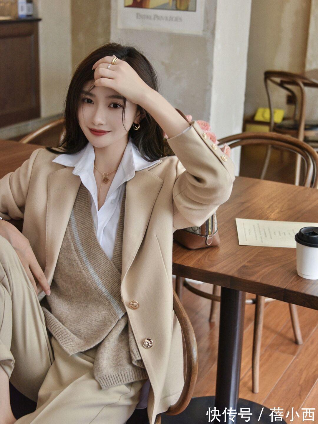 针织开衫|真正的时髦精,入秋第1件外套首选“针织衫”,百搭洋气又高级