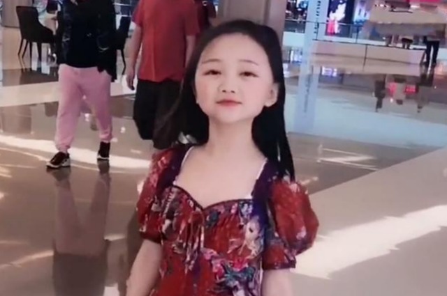 身高高|成都最美袖珍女孩结婚了,30多岁拥有十几岁的童颜,爹妈含泪送嫁