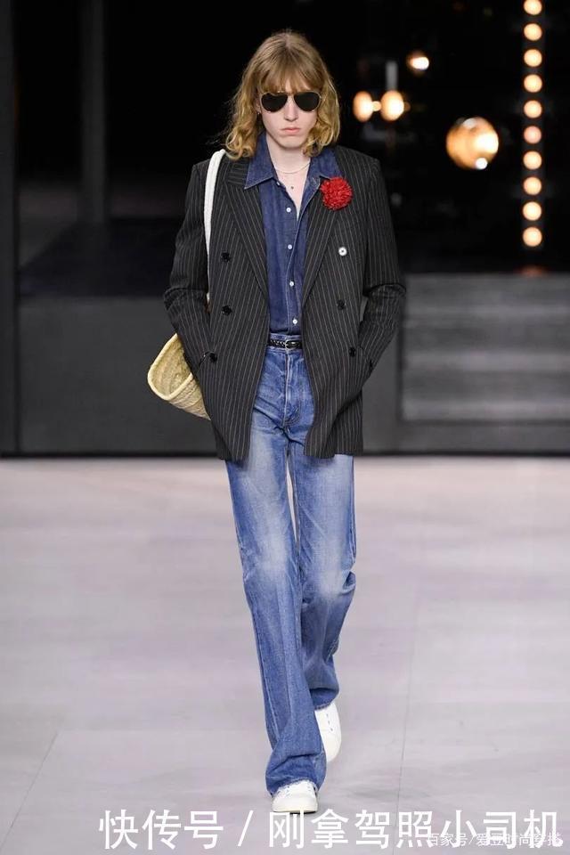 先别买针织衫！今秋必买的上衣是这件，配西装外套太好看了