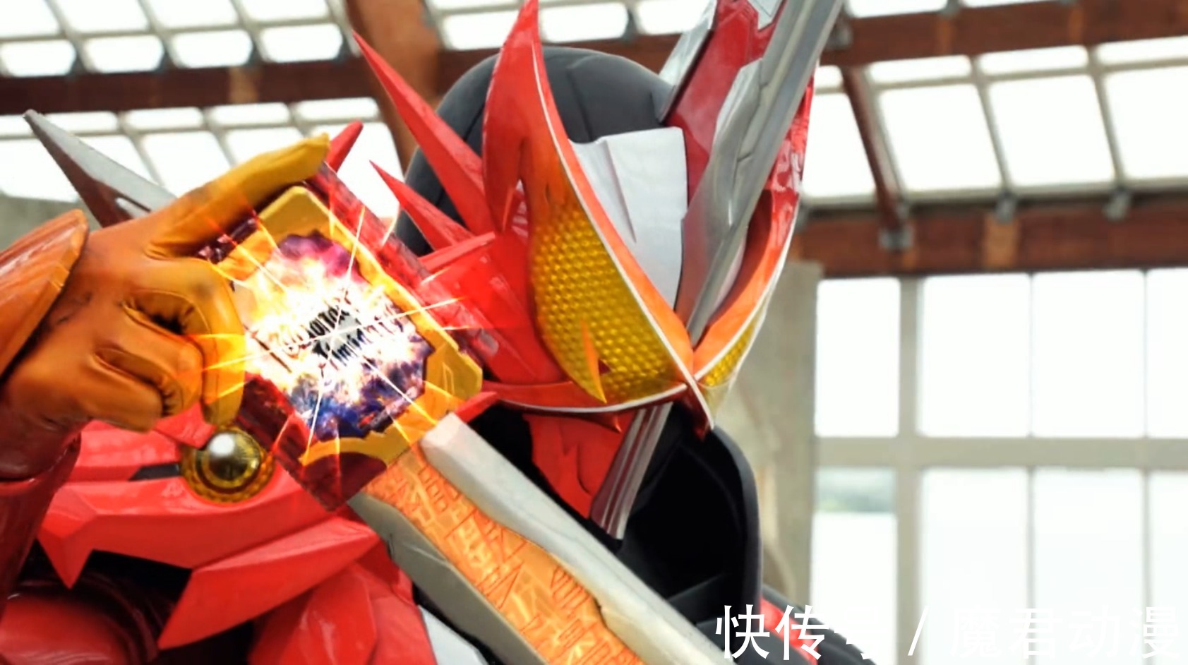 圣剑|假面骑士圣刃:奇幻全能书蕴藏着怎样的力量?其实是剑士们的梦想