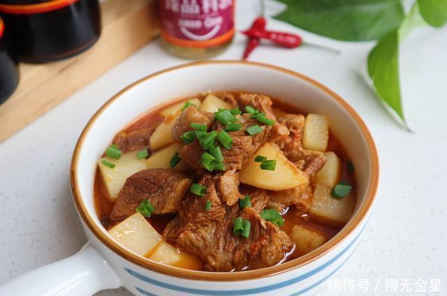 天冷就要吃点暖身菜,几种食材炖1锅,热乎乎的越吃越暖和