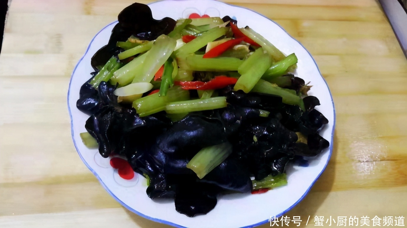 鸡蛋|冬天,吃韭菜豆角不如吃它,补充纤维和维生素,好吃不上火