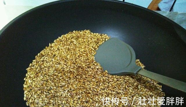 后泡|夏季野钓鲫鱼,麦粒这样用,小鱼闹窝也能钓到大板鲫!
