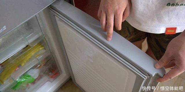 冰箱脏了别用清水擦,教你1个诀窍,污渍细菌3分钟都去除!