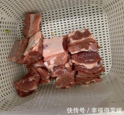 营养|玉米排骨汤，味道鲜美营养丰富，看看你喜欢吃不？