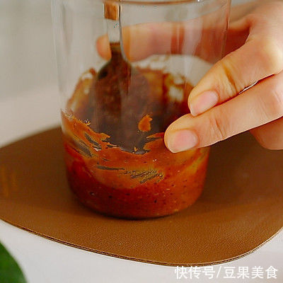 翻山越岭只为这道栗子焦糖桂花奶盖茶