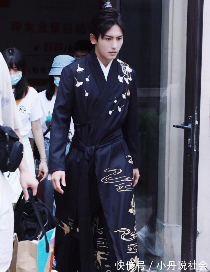 節目|《萌探探探案》播出后,又一推理類綜藝開錄關曉彤是唯一的女MC