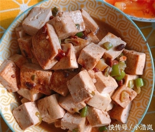 同事生日请客吃饭,菜上齐后我很无语,一桌菜还没我买的蛋糕贵!