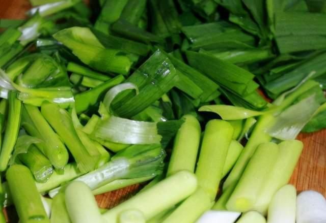 为啥|腊肉为啥一炒就硬?原来这1步做错了,学会正确做法,腊肉香又嫩