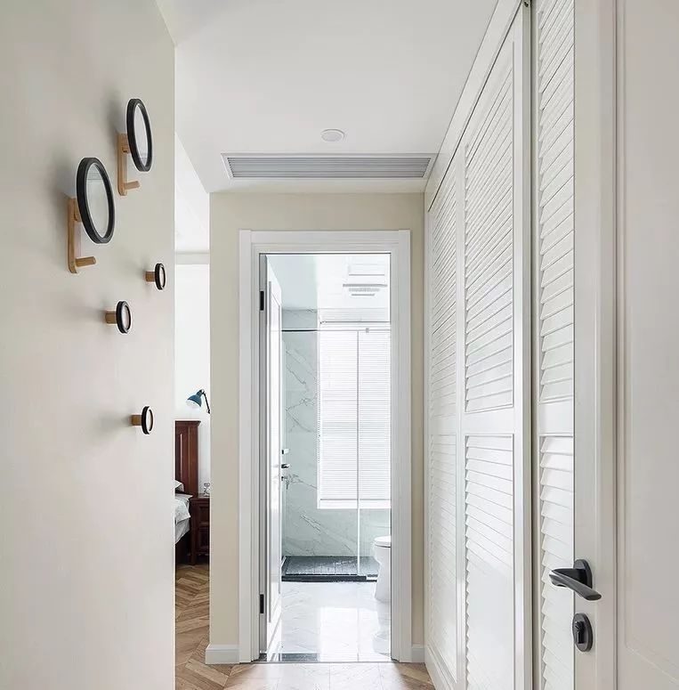 衣帽间|你家衣柜还做上下分体现在流行这样一门到顶的设计,时尚又大气