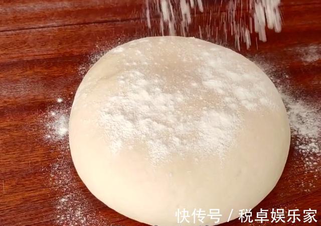 面食|发面直接加酵母粉和白糖是大错,教你一小妙招,发面只需10分钟