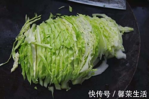 洋葱丝|洋葱和它是绝配，每天炒一盘，简单易学，软化血管，不懂太可惜